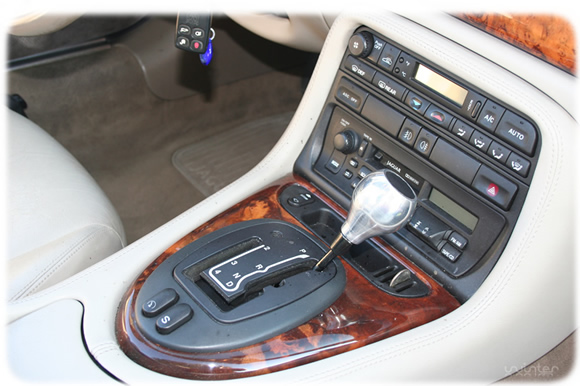 Jaguar XK8 X100 Convertible Cabrio OTS 1997 interior innen