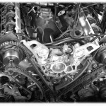 Nockenwellen-Arretierung auf AJV8 Jaguar XK8 XJ8 Motor. Sichtbare Steuerkette.