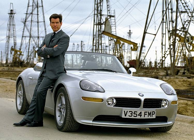 James Bond Pierce Brosnan mit BMW Z8
